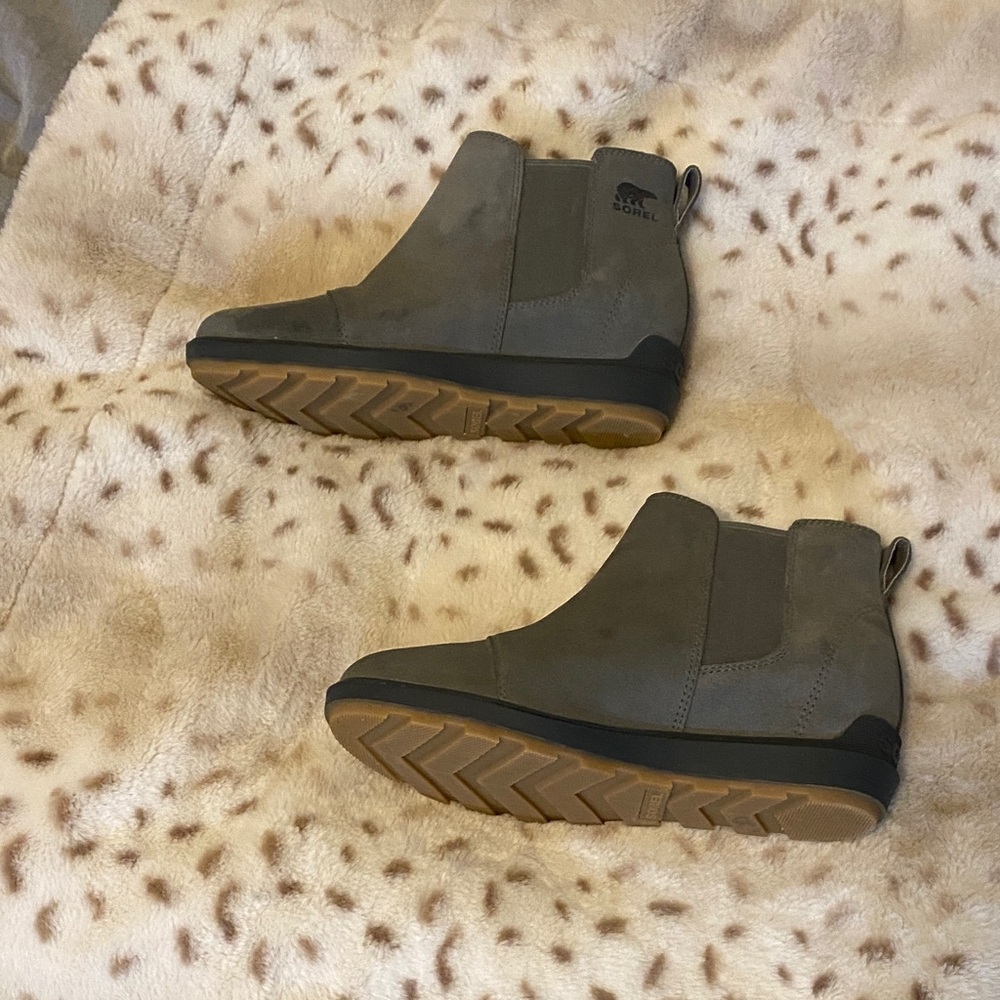 Sorel Olive Ankle Boots with Black Accents